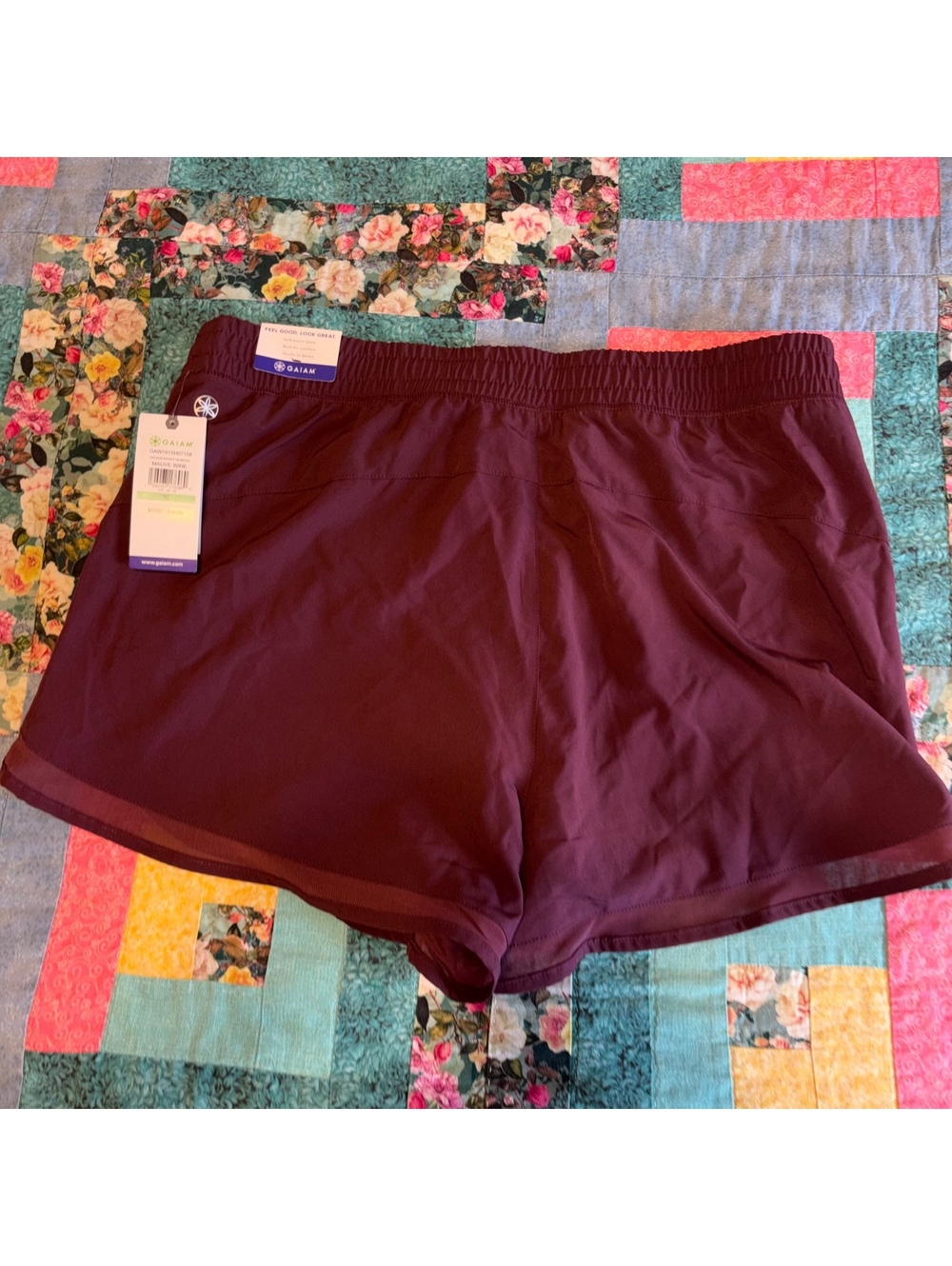 Gaiam $36 NWT Womans XL burgundy athletic workout Yoga shorts